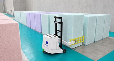Robot AGV de manipulación con pinza